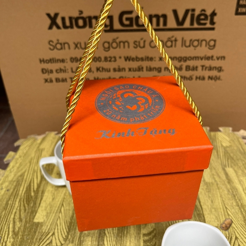 Ly sứ trắng in logo dáng vuông quai vuông 390ml LST-36