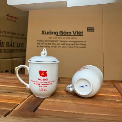 Ly sứ vẽ tay in logo dáng ngọn lửa có nắp hoạ tiết hoa hướng dương 300ml LSVT-02